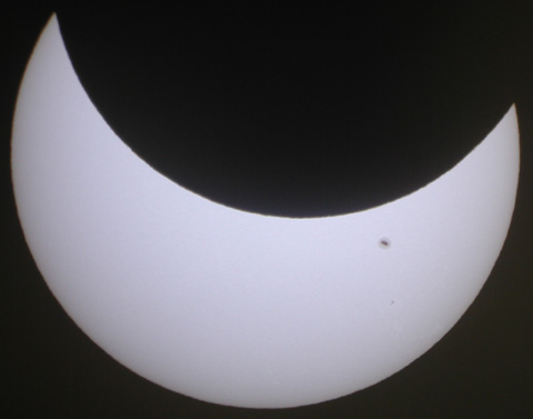 picture, Sun spots observation on the June 11 2002 eclipse.